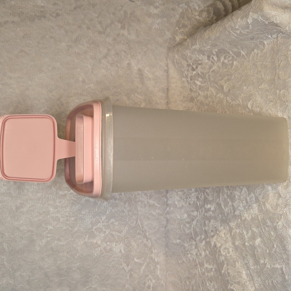 Tupperware: Container - Picture 2 of 8